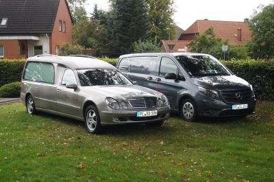 Unsere Bestattungsfahrzeuge Unsere Bestattungsfahrzeuge